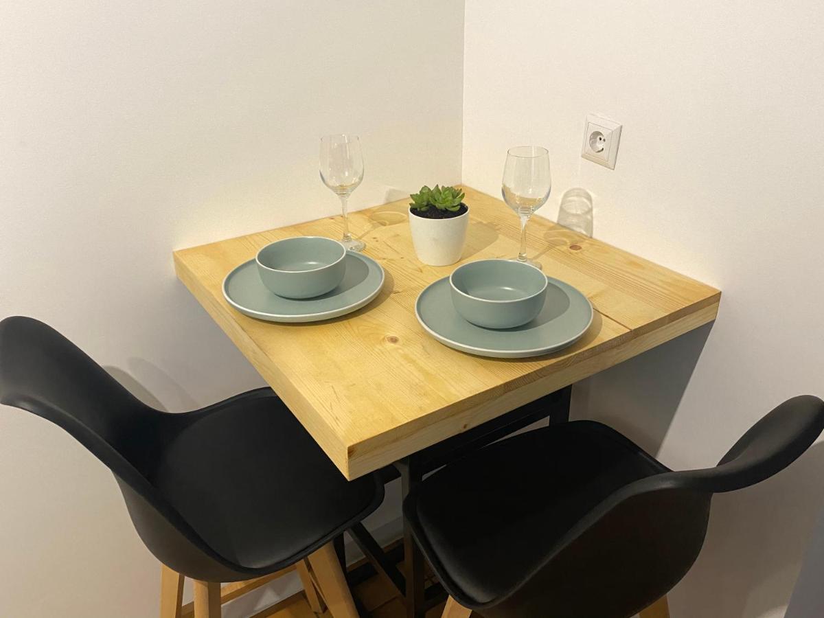 Zaza Apartament - Central Area, With Balcony Târgu Jiu المظهر الخارجي الصورة