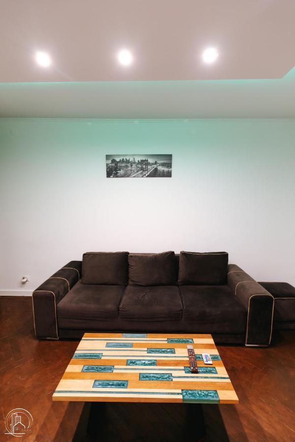 Zaza Apartament - Central Area, With Balcony Târgu Jiu المظهر الخارجي الصورة