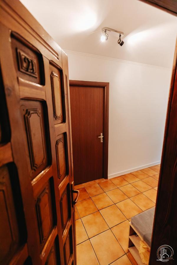 Zaza Apartament - Central Area, With Balcony Târgu Jiu المظهر الخارجي الصورة
