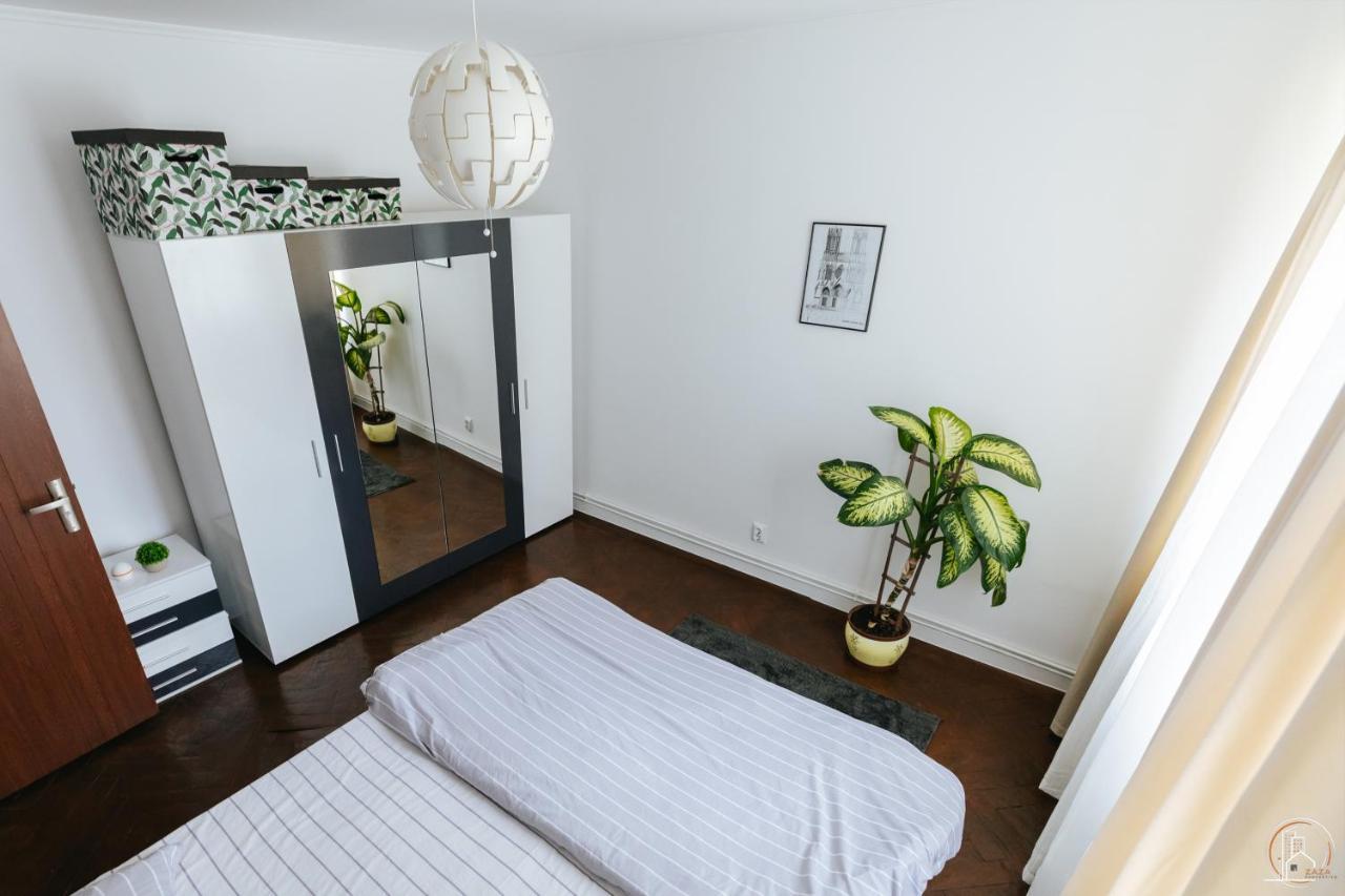 Zaza Apartament - Central Area, With Balcony Târgu Jiu المظهر الخارجي الصورة