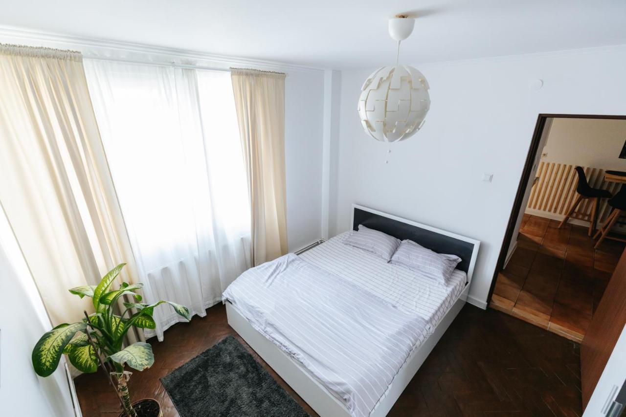 Zaza Apartament - Central Area, With Balcony Târgu Jiu المظهر الخارجي الصورة