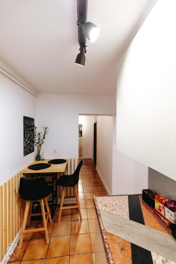 Zaza Apartament - Central Area, With Balcony Târgu Jiu المظهر الخارجي الصورة